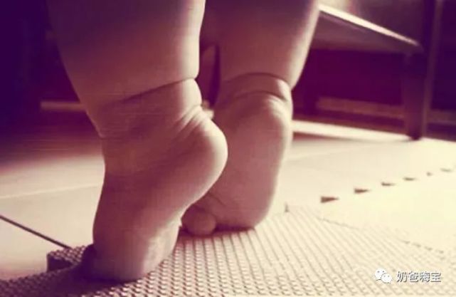 宝宝走路为什么总喜欢踮脚尖,这样正常吗?