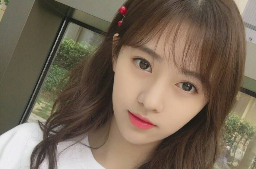 鞠婧祎玩游戏忘开美颜,看到她正脸照后,网友:这是真的