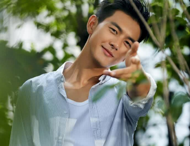 5张李现混入了一张吴磊,3秒内找不出来的,你敢说是现