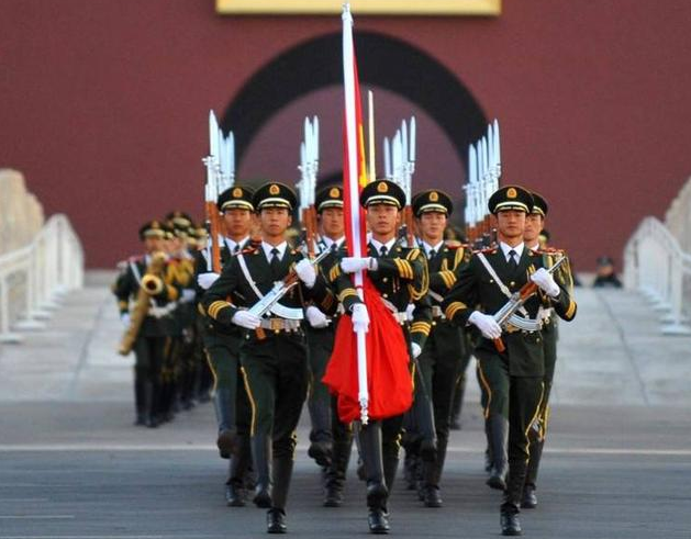 中国最牛升旗手:6200次升旗0失误,退伍拒绝50万年薪