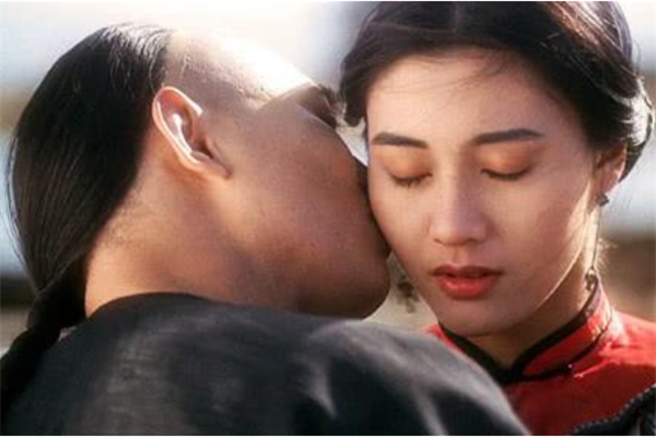 与李连杰拍过"吻戏"的4大女神:李嘉欣上榜,个个美若天仙!