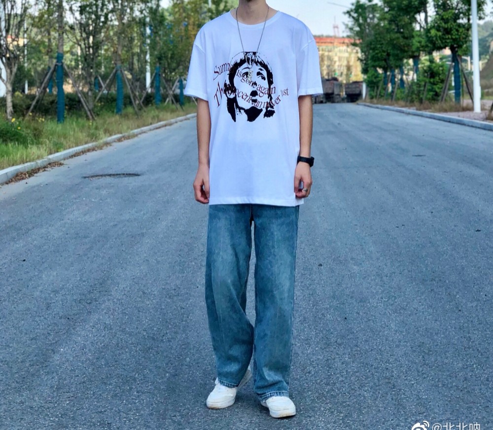夏天男生这样穿搭走在路上回头率暴增