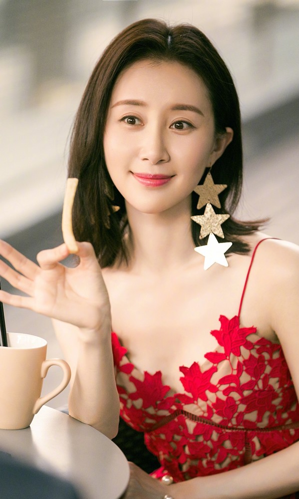 舒畅精美壁纸:肤白貌美演技好,不红不火太可惜