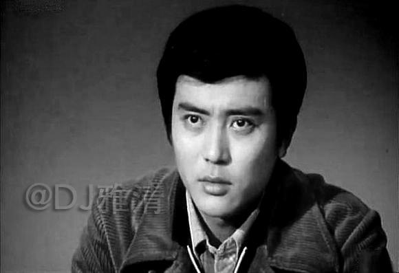 马崇乐于1976年考入北影厂演员剧团,曾主演《新岸》,《他是谁》,《特