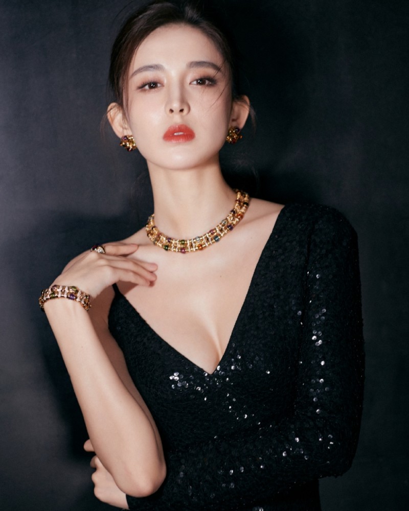 女明星古力娜扎性感优雅活动图片欣赏