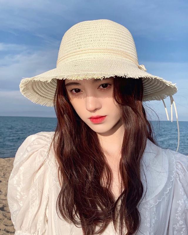 鞠婧祎晒美照,被网友喊话公平对待微博粉,ins粉或更易