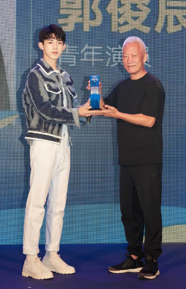 郭俊辰演完钱三一后就穷了?衣服都"褪色"了还穿,长见识了!