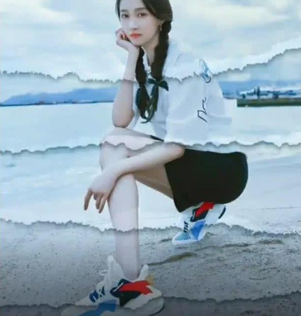 关晓彤"海浪蹲"有多火?看到她这"腿"后,网友:这谁能