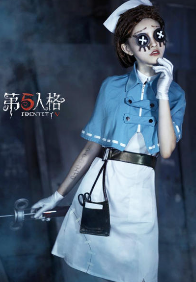 第五人格:美女cos医生,脸上的胆怯表情淋漓尽致,网友:超像