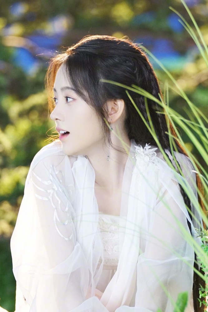 鞠婧祎古装壁纸:颜控们的视觉盛宴!让你心情愉悦