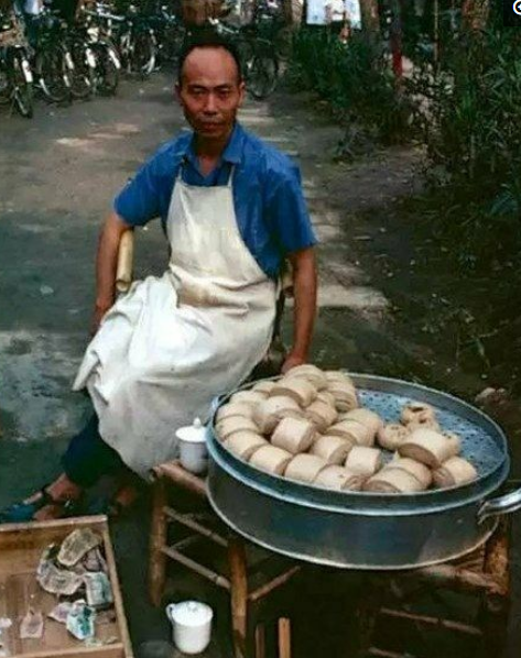 90年代人们爱吃的美食图1馒头最解饿图4一毛钱一块的西瓜
