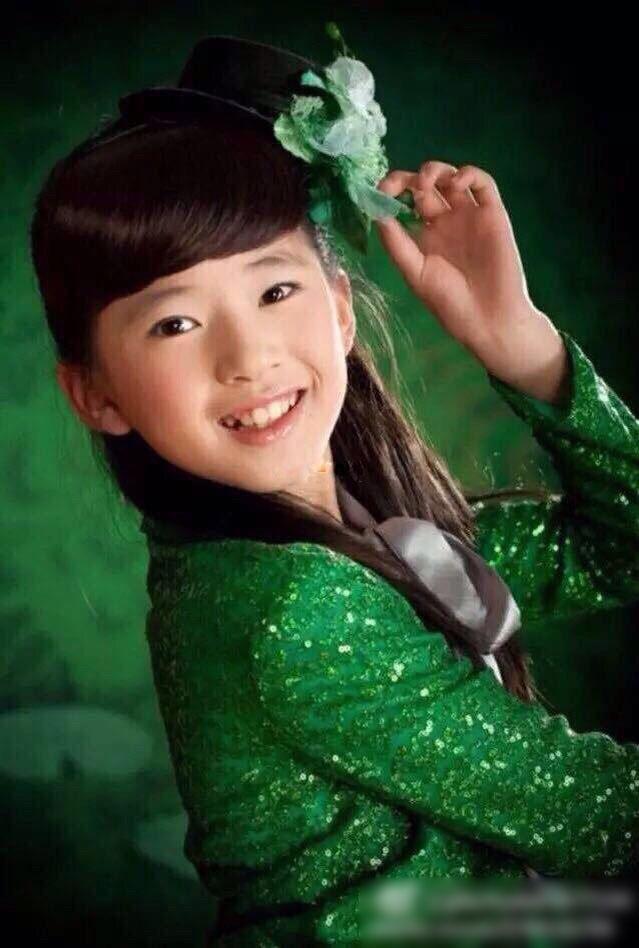 赵露思真是从小美到大,小时候的颜值就已经这么高了!