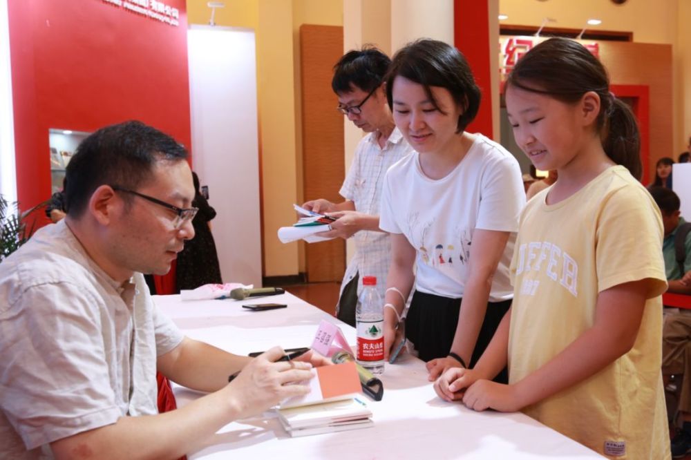 2019上海书展 | 悦悦图书三场签售活动亮相上海展览中心