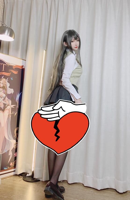 腐团儿cos麻衣学姐全网都在研究她的裙子只有10cm