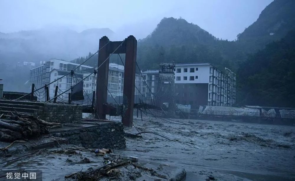 汶川死亡人口_汶川地震死亡真实惨图(3)