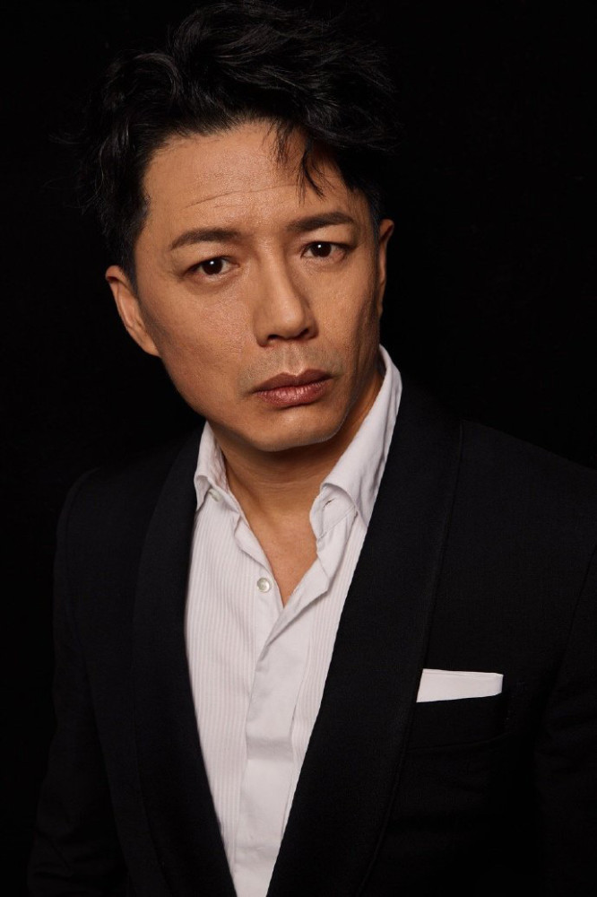段奕宏cosmo时尚美丽盛典美照,气场十足