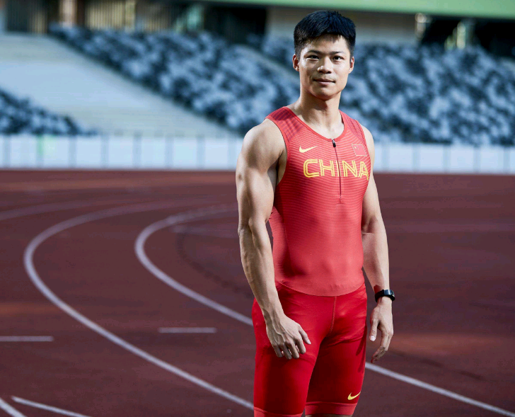 苏炳添11年后再跑200米创下个人最佳 百米险胜队友夺冠