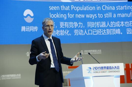 腾讯同传亮相世界机器人大会，腾讯云小微机器人行业应用广泛