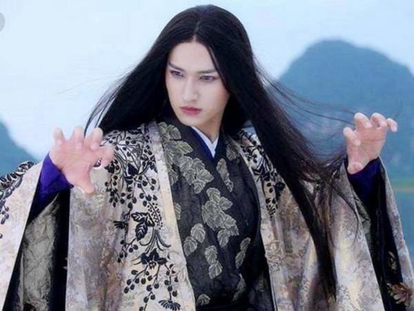 五个古装男星"披发"造型:陈坤惊艳众人,最后一个简直