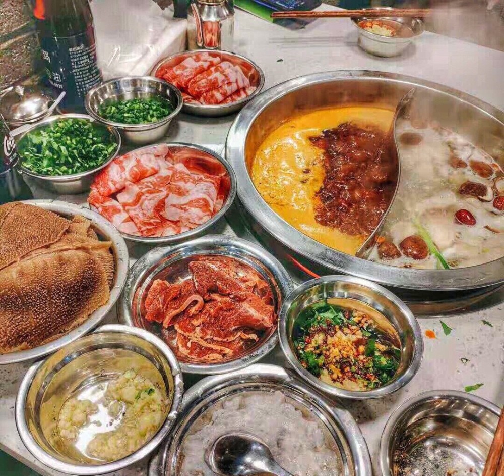 火锅,朋友聚会必须吃的美食呀