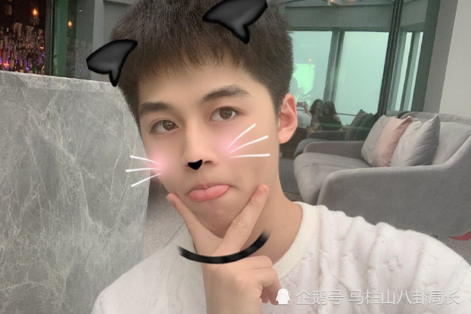 参加变形记被熟知凭颜值吸粉无数成为第二个杨桐