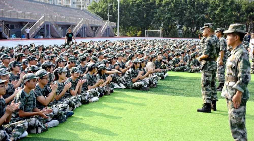 奉节中学举行高2019级军训开训仪式