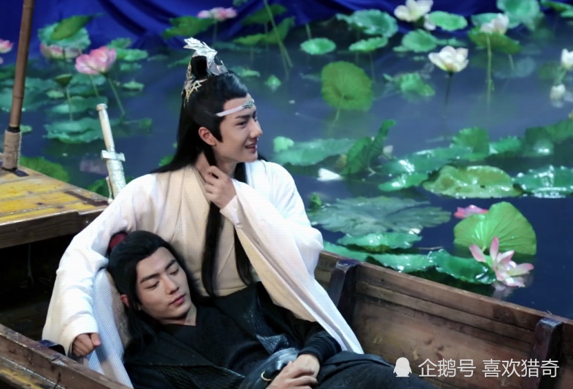《陈情令》新花絮曝光,肖战躺麻王一博的腿,王一博的