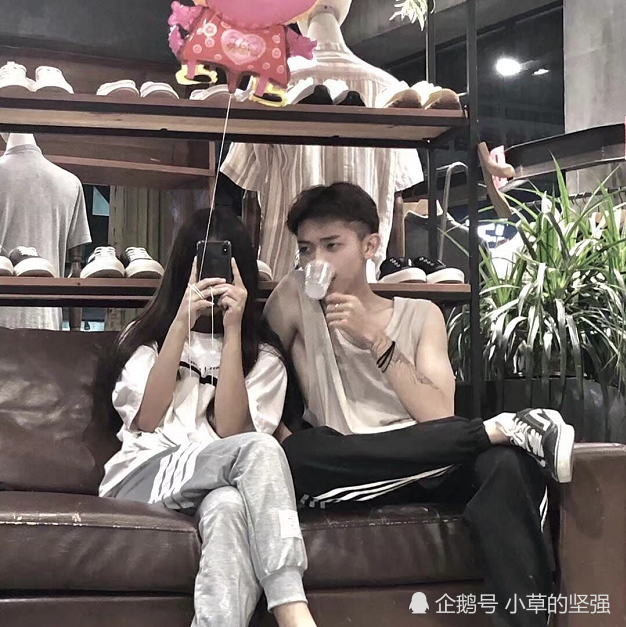 超火"双人"情侣头像:走过车说马龙和繁华喧闹,最终还是一个人