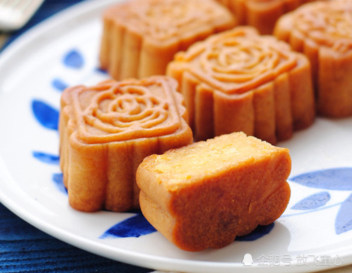 中秋节美食广式金沙奶黄月饼的做法