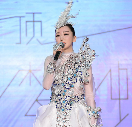 萨顶顶的成名曲 腾讯网