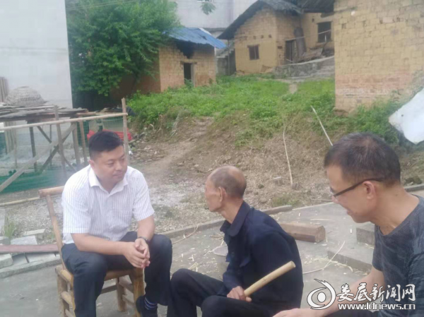 杨市镇以全城行动日为契机掀起综治民调宣传新高潮