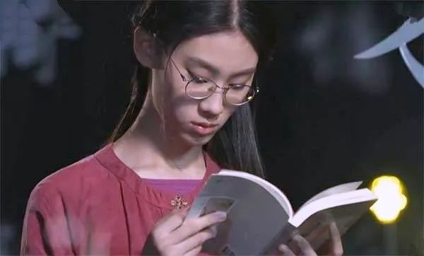 网络配图,与文章内容无关一,热爱古典诗词的网红"才女"武亦姝武亦姝