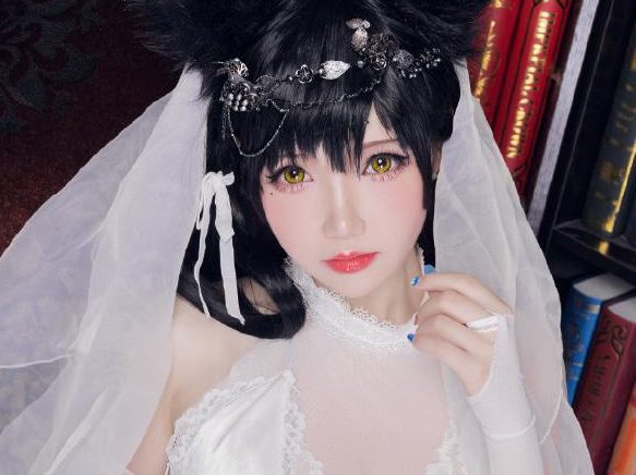 14岁初中生cos花嫁爱宕,薄纱裹身魅力无穷,网友:等你长大