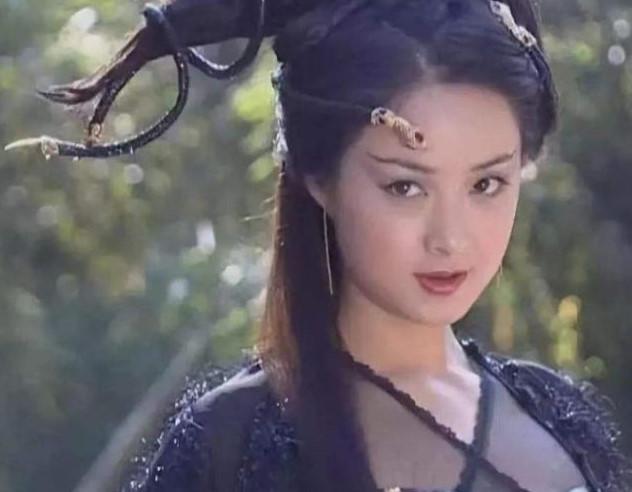 戴动物头饰的女妖一看就暴露了身份你觉得谁最美