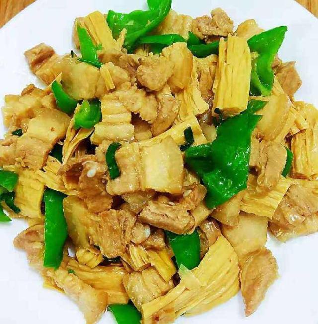 腐竹炒肉,做法简单,准备"它"来泡腐竹,保证让你满意
