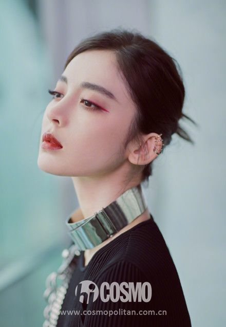 佟丽娅大概是我命中的桃花煞，她的桃花妆我必须学