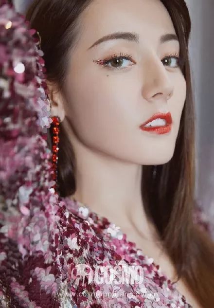 黄圣依如此闪耀的贴钻妆容，你hold不住