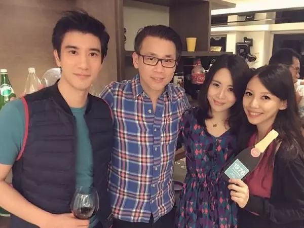 王力宏结婚7年从不晒老婆,看到婚纱照后,网友:这颜值谁敢晒啊