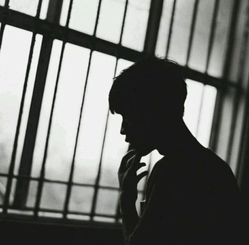 精选潮流沙雕男生头像:没人喜欢孤独,只不过是受够了