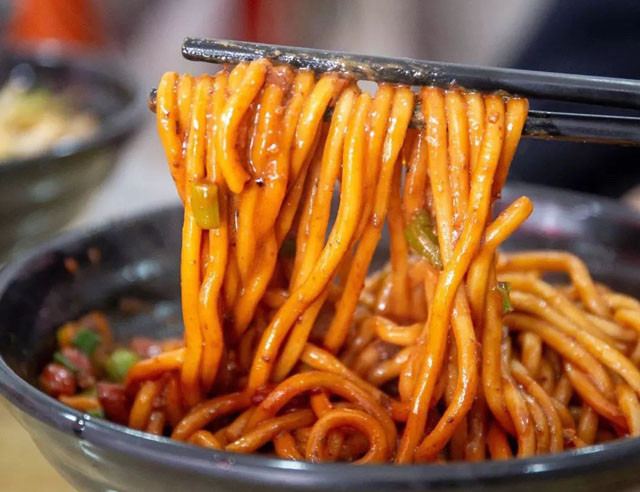 去湖北"必吃"的四大特产美食!热干面上榜,别地根本吃