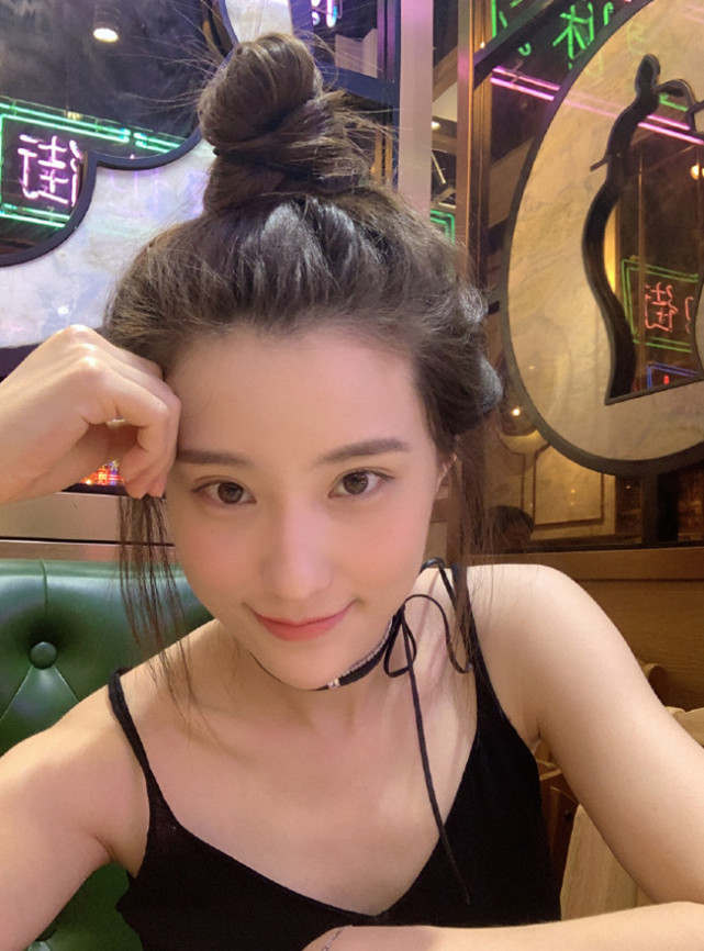 还记得花千骨里的轻水吗?当年嫌她丑,现在素颜撞脸刘亦菲美上天