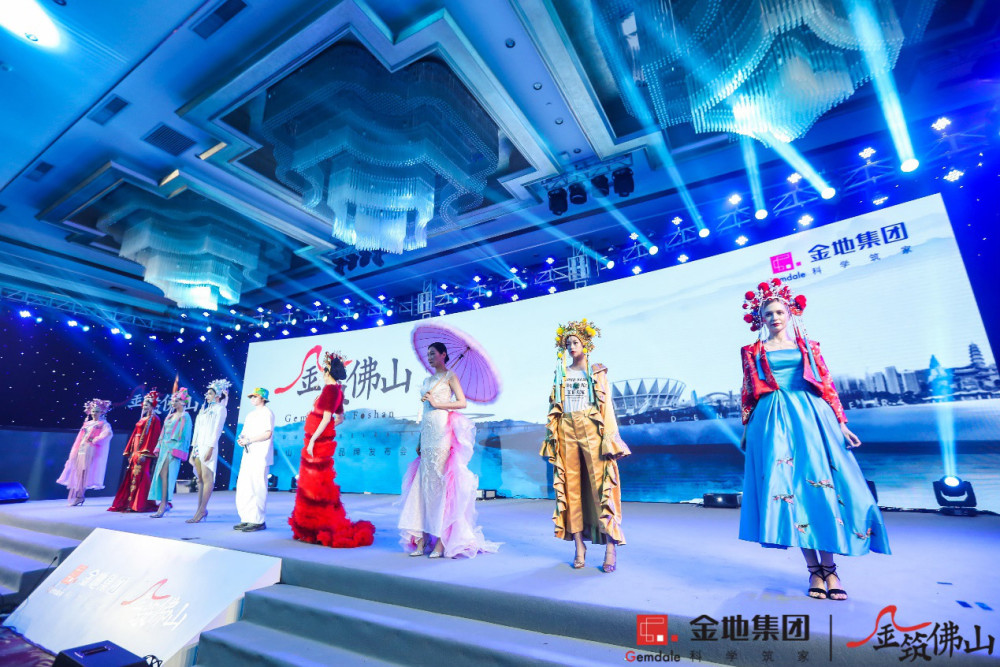 发布会现场国潮走秀环节