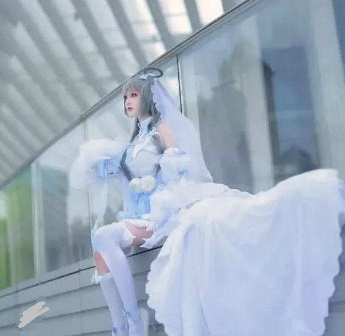 小姐姐cos"纯白花嫁"洛天依,转过身来那一刻,网友:别回头