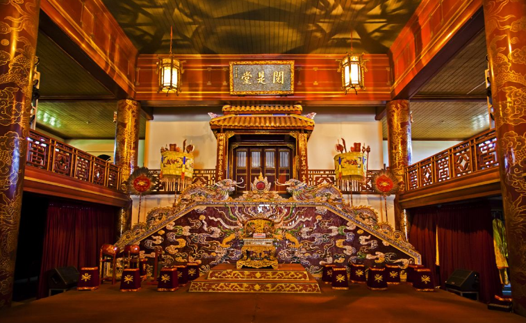 越南照故宫仿建的翻版宫殿,布局和设计极像故宫,却