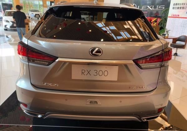 最新雷克萨斯rx300七座,雷克萨斯rx300新款2020 全新雷克萨斯rx300到店实拍,水泥灰 新外观,大7座够劲!