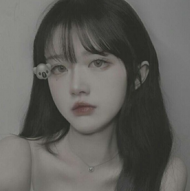 氟西丁·治愈系·黑白女生头像:人心太复杂,变得越来