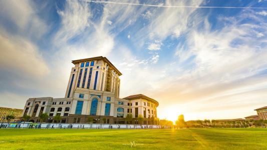 太原工学院,太原工业大学等办学阶段,后有山西省工业专门学校,铭贤