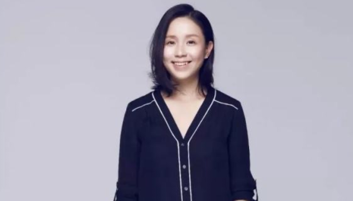 龙丹妮赚到了,"哇唧唧哇"又添一名艺人,能力不凡是