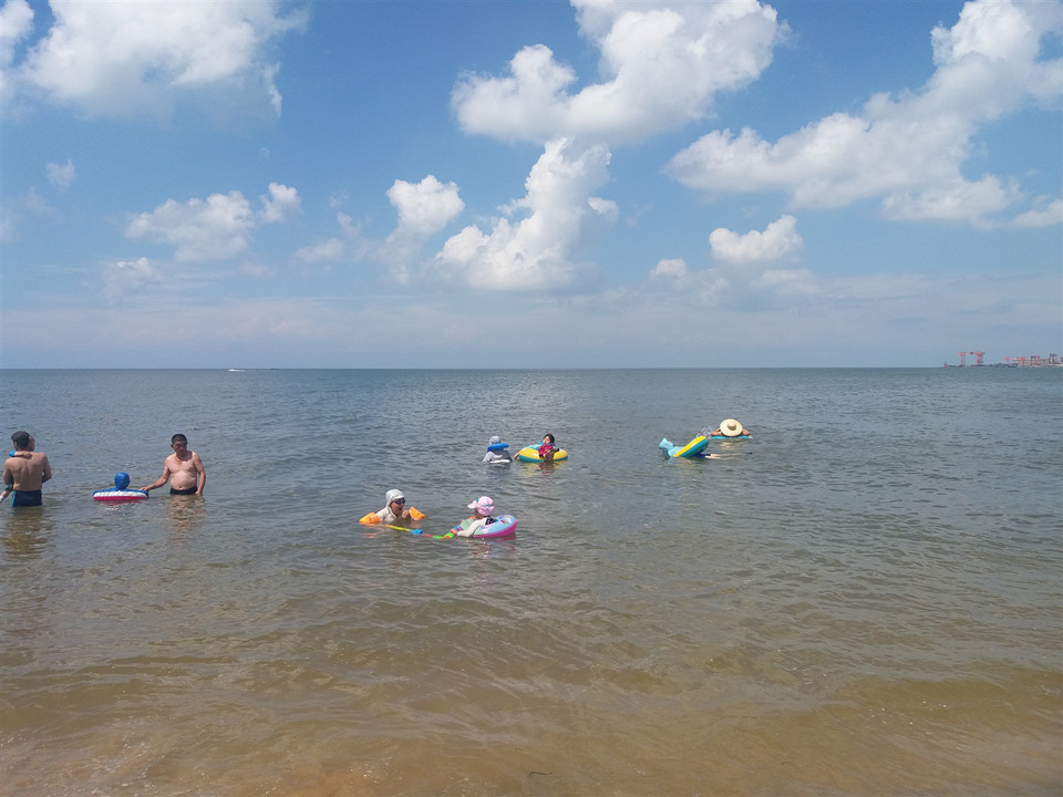 最后一页 长兴岛位于大连瓦房店西部,濒临渤海,气候宜人,温和湿润,四
