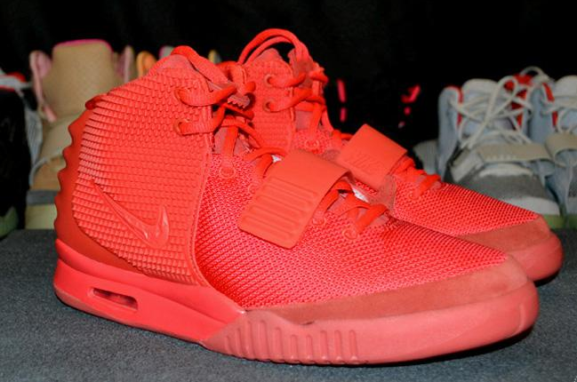 全世界最贵的球鞋 air yeezy 2(red october)以1700万美元的价格在